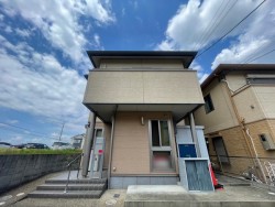【桃山東エリア】駐車スペース3台分有！全室広めの5LDK♪家族が集まるLDKは窓から明るい光が入るお部屋です◎