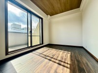 リビングコメント１ 【伏見南浜エリア】★最上階5階部分 南向き角住戸♪★陽当り・風通し良好★大手筋商店街近接★2024年9月リフォーム完成★