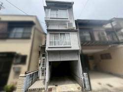 【桃山東エリア】小学校徒歩10分以内です！！
最寄り駅、京阪『桃山南口』まで徒歩5分！！駅近です★