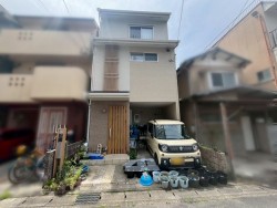 【桃山東エリア】駅まで徒歩5分！！通勤・通学に便利★
スーパー・コンビニが周辺に揃っており生活しやすい環境です★