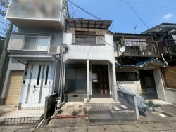 【桃山東エリア】京阪宇治線『桃山南口』駅まで徒歩4分の好立地★約7帖の天井収納庫が有り、たくさんある季節物などの収納も安心♬