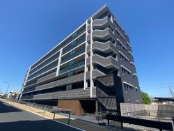 リビングコメント１ 【伏見住吉エリア】7階建ての最上階部分！！バルコニーからは伏見桃山城が見える眺望良好！！ペット飼育可能◎