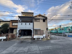 リビングコメント１ ◆広々した前面道路
◆角住戸