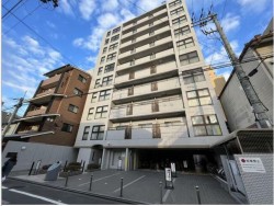 リビングコメント１ 南向き1階部分専用庭付き住戸★
東西線・烏丸線の2沿線利用可能まる駅近マンションで通勤・通学にも便利！！