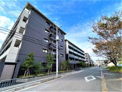 リビングコメント１ 【伏見南浜エリア】LDKに床暖房付き◎全居室に開口部・収納有！！ペットと住めるマンション★