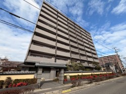 リビングコメント１ セカンドライフにおすすめ★送迎シャトルバスや専用レストラン・カラオケルームなど共用施設が充実★食洗機や浴室暖房といった住宅内設備も盛りだくさん！