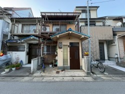 リビングコメント１ 【桃山東エリア】京阪宇治線『桃山南口』駅徒歩5分の駅近★
周辺施設も充実！！4LDK◎