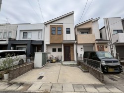 【桃山南エリア】3WAYアクセス利用可能◎広々としたバルコニー付き★全居室6帖以上！！駐車スペース2台可能◎