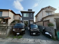 リビングコメント１ 屋上付き戸建て！！広々LDK15帖以上でゆったりお過ごしいただけます★全居室収納有◎駐車スペース2台可◎