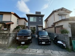 リビングコメント１ 屋上付き戸建て！！広々LDK15帖以上でゆったりお過ごしいただけます★全居室収納有◎駐車スペース2台可◎