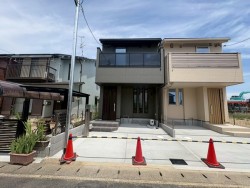 リビングコメント１ 【桃山南エリア】最寄り駅まで徒歩6分の好立地★10.8帖の大容量の収納庫有り！認定長期優良住宅★