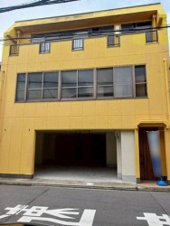 リビングコメント１ 【伏見南浜エリア】平成24年大規模リフォーム済◎
京阪本線特急停車駅『中書島』駅まで徒歩2分の駅近★