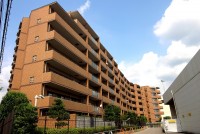 リビングコメント１ 【桃山東エリア】徒歩10分以内に商業施設があり生活便利地◎
北東角部屋！！広々としたLDK20帖◎ペット飼育可能！！
