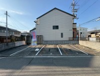 リビングコメント１ 【伏見板橋エリア】明るく解放的な南東角地★駐車1台可能◎
間取り変更可能な自由設計！小・中学校まで徒歩10分以内で子育て世代にもオススメ★