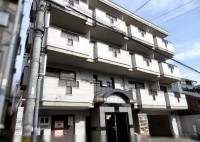 リビングコメント１ 【伏見南浜エリア】オーナーチェンジ物件！！
京阪・近鉄が徒歩4分以内！！駅近マンションで生活便利地◎